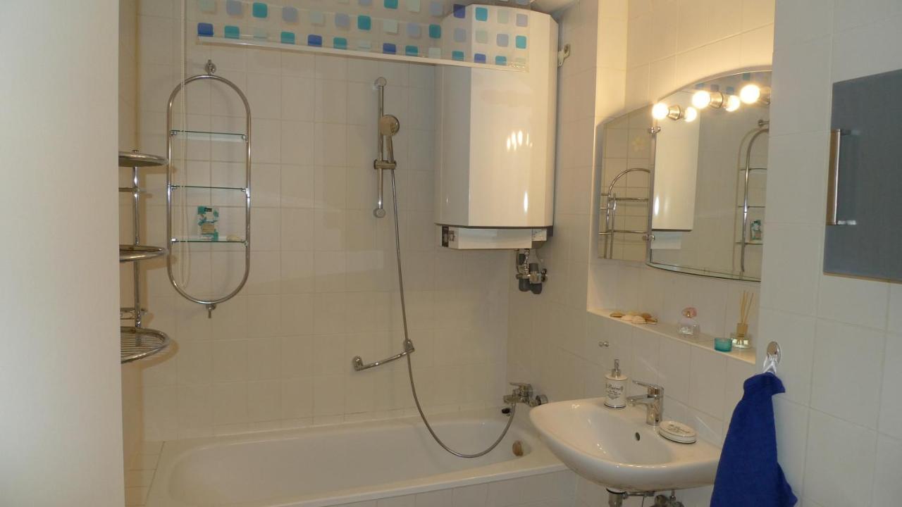 Aquamarin - Charmantes Appartement Mit Balkon Rostock Buitenkant foto